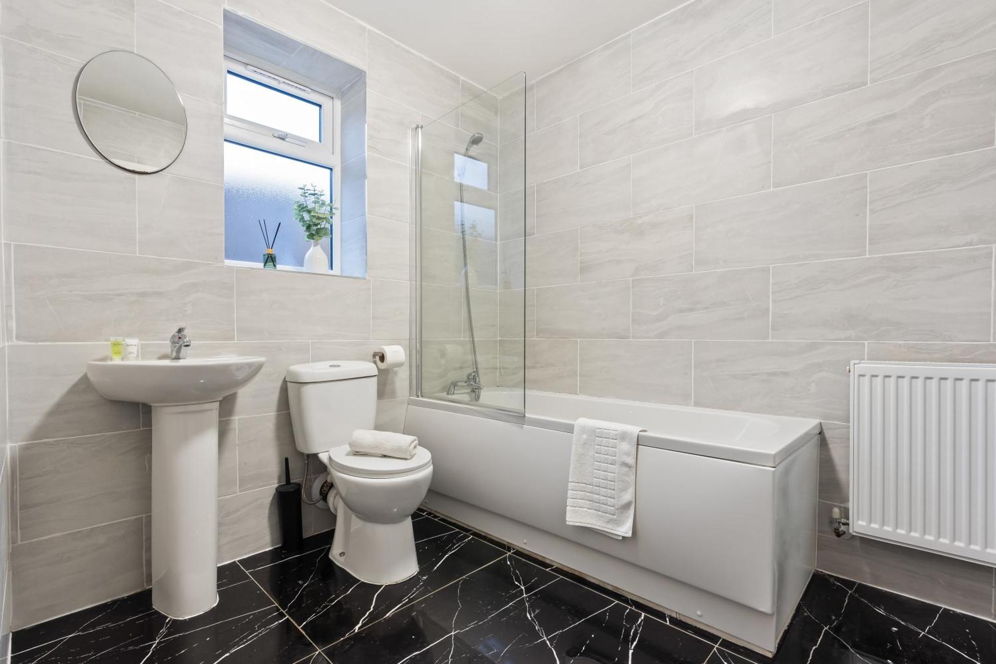 Stylish New Apartment - Free Wifi & Netflix - Top Rated - 3Mh Cradley Heath Exteriér fotografie